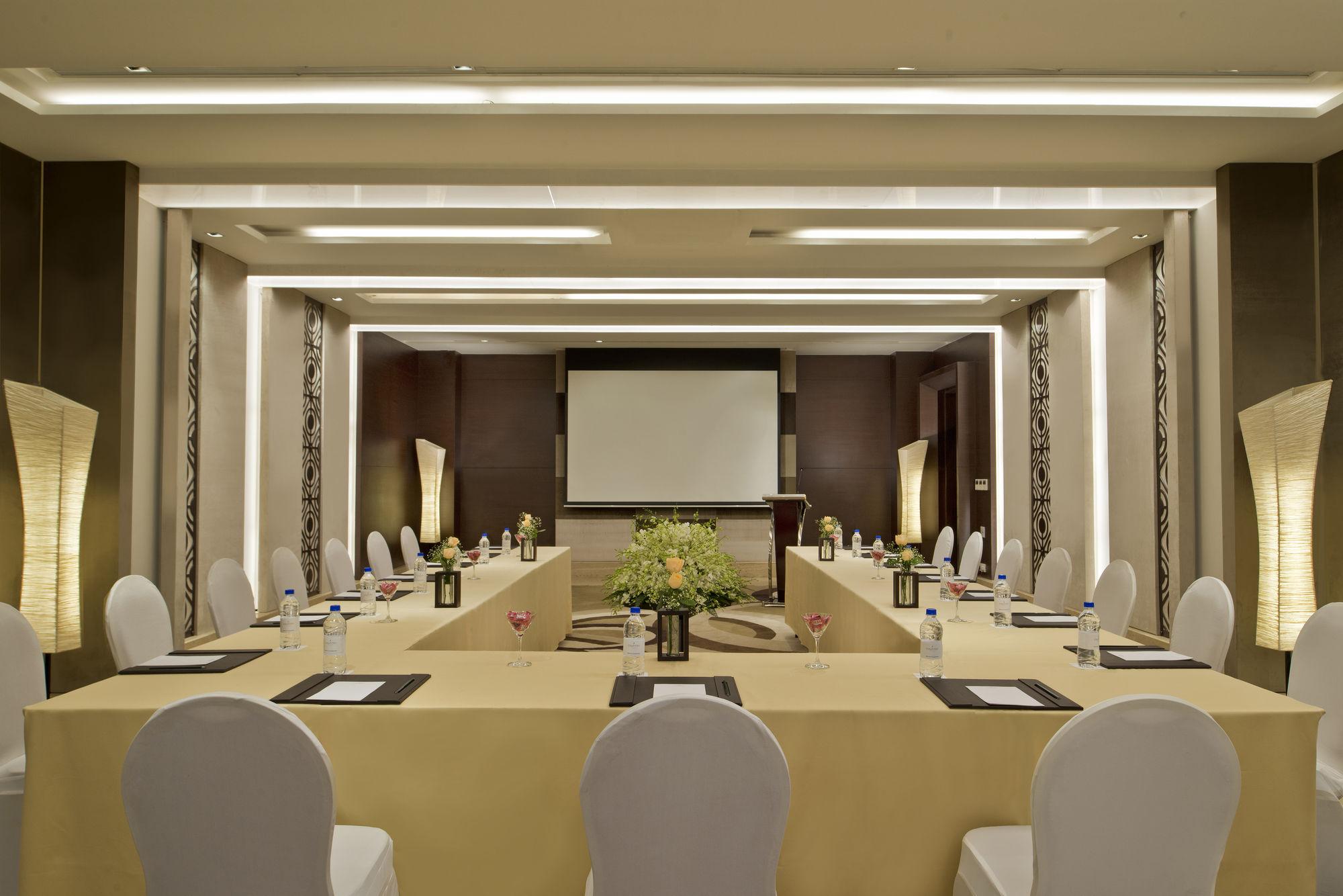 Country Inn & Suites By Radisson, Bengaluru Hebbal Road Buitenkant foto