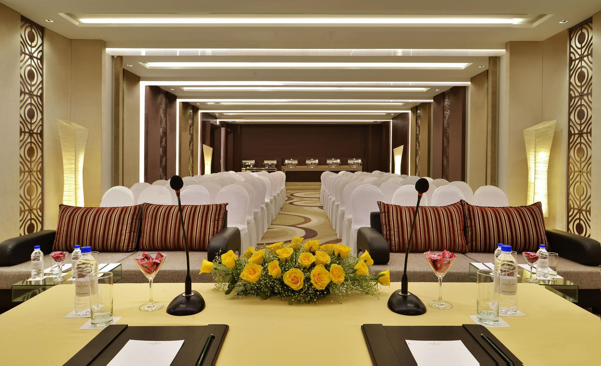 Country Inn & Suites By Radisson, Bengaluru Hebbal Road Buitenkant foto
