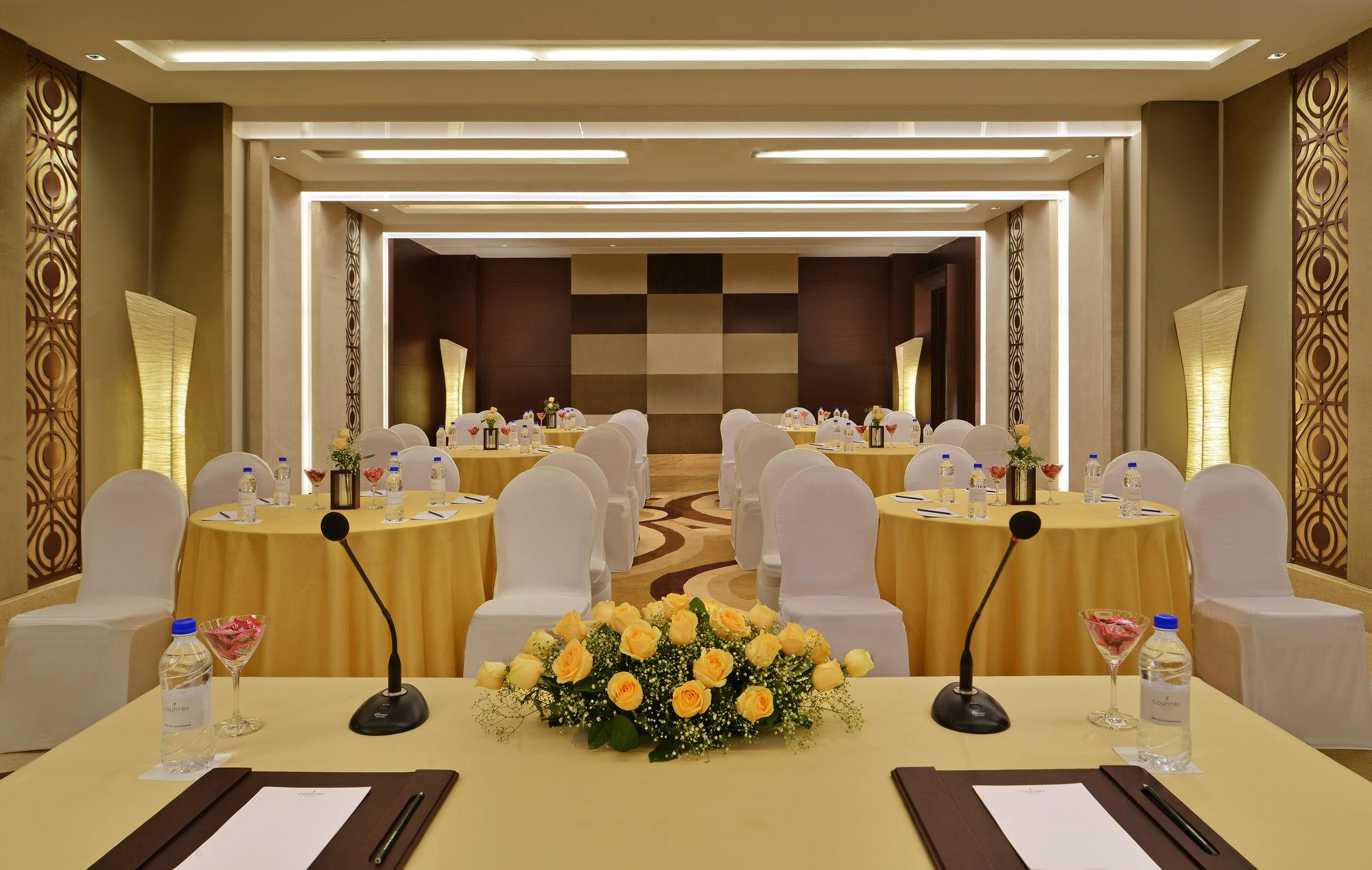 Country Inn & Suites By Radisson, Bengaluru Hebbal Road Buitenkant foto
